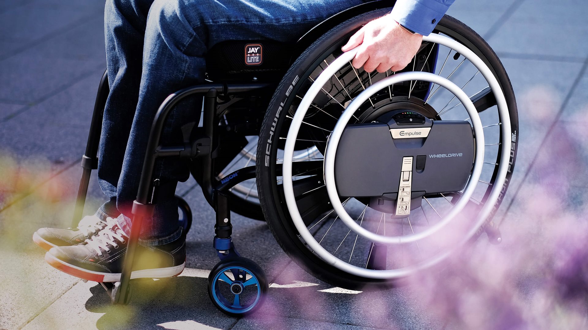 S'adapte à presque tous les fauteuils roulants